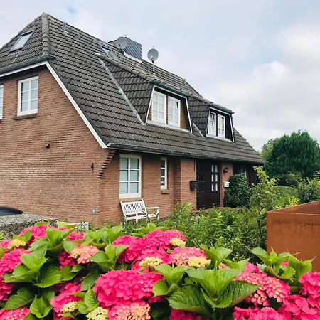 Holiday home Deichblick In *